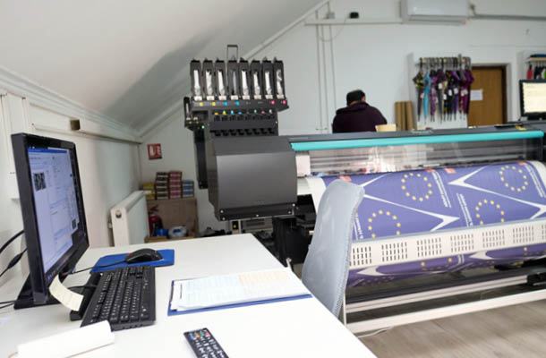 Fast and affordable: custom umbrellas made in Europe!